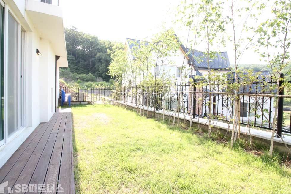 경기 용인수지구 고기동 ★ 전원주택 / 용인 수지구 단독주택 전원주택 마당공간2 용인단독 서울근교전원주택 고기동 더숲빌리지 분양 매물번호 10956 사진 7