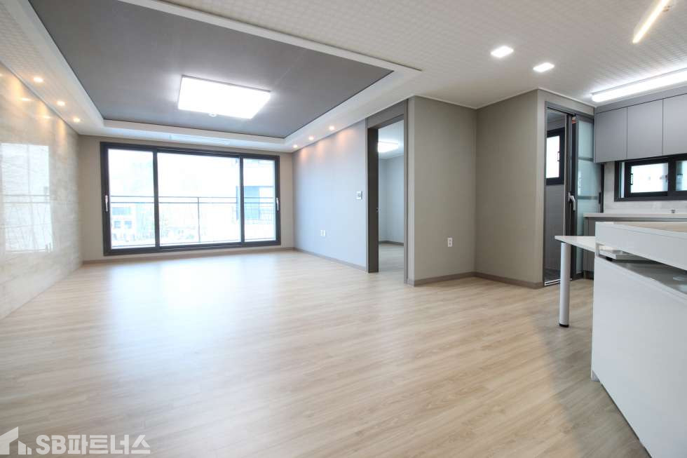 경기 평택시 지산동 ☆4룸 / 숲세권4룸 최저입주금★ 햇살가득한집/정남향배치 큰거실+큰방4+화2 구조good +최고입지 입주금3천5백만원 서두르세요 분양 매물번호 10179 사진 2