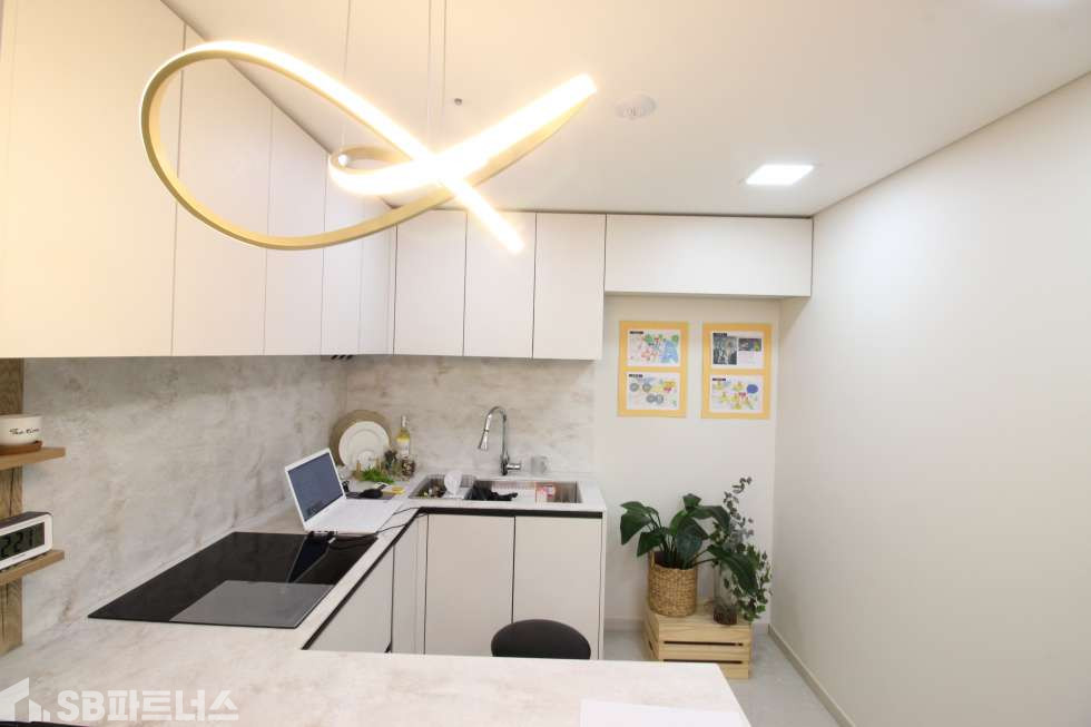 경기 수원권선구 구운동 ★테라스 / 대단지세대 다양한 구조 코너자리 전세대 막힘없는 남향 명품 인테리어 내진설계 분양 매물번호 10278 사진 3