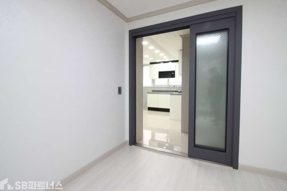 경기 안산상록구 수암동 ★모든방이 넓고 거실과 주차장도 넓고 편리합니다☆거실없는 쓰리룸 분양 매물번호 10090 사진 4