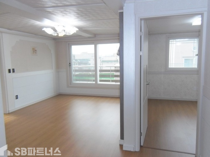 경기 수원권선구 고색동 ☆ 권선구 3룸 해약세대 ♬ 고색역 도보+ 역세권 주택 / 최고급자재 + 럭셔리한 인테리어 분양 매물번호 10271 사진 2