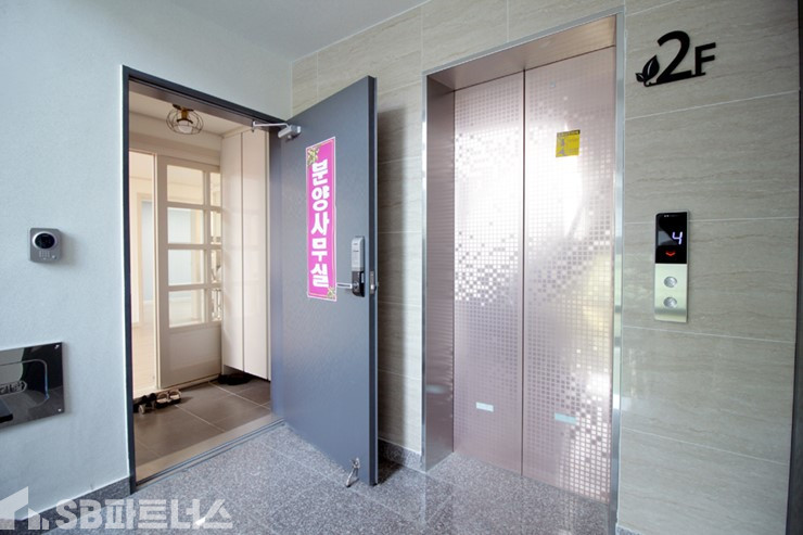 경기 수원권선구 세류동 ☆ 대식구 OK .높은층고,정남향 ✔ 세류역 8분 역세권 뻥뚫린 조망 분양 매물번호 10290 사진 2