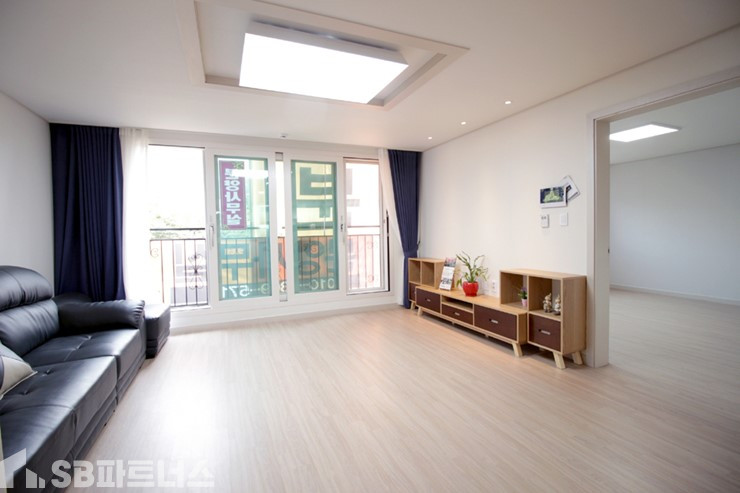경기 수원권선구 세류동 ☆ 대식구 OK .높은층고,정남향 ✔ 세류역 8분 역세권 뻥뚫린 조망 분양 매물번호 10290 사진 3