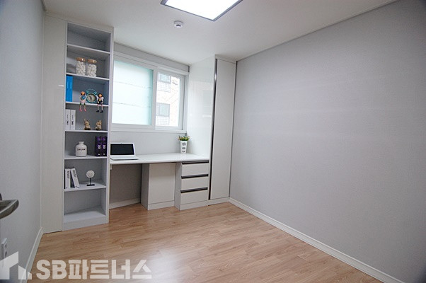경기 수원장안구 파장동 ☆실평수큰3룸 / 가볍게 구경한번 해보세요 / 큰방3욕실2 ㄷ자 주방 / 넓은 거실 분양 매물번호 10323 사진 4