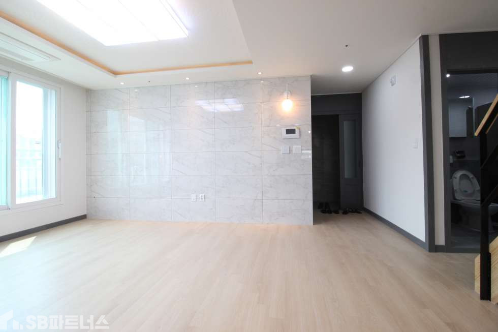 경기 성남분당구 운중동 ★ 복층 / 5룸 / 방크고 거실큰집!! 대단지형 고급 빌라/입주금 부족해도 가능/무인택배함, 엘레베이터 설치 분양 매물번호 10898 사진 2